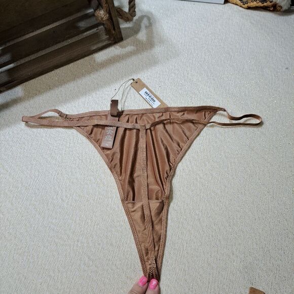 NWT SKIMS THONG underwear SILKY SOFT - Picture 3 of 13